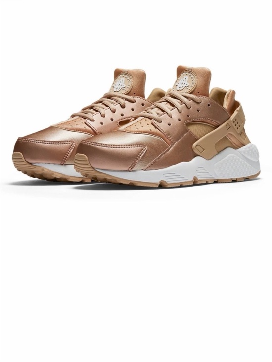 Nike Shoes - Women’s Metallic Rose Gold Nike Huarache Sneakers